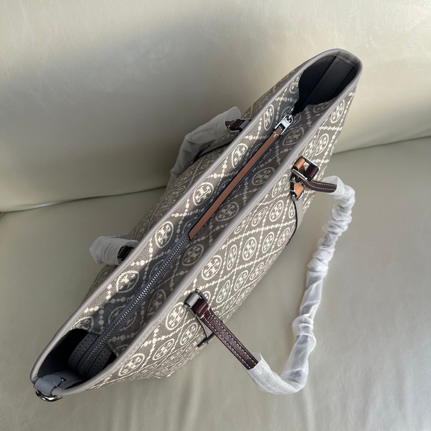 Authentic Tor* Bur*h TB Monogram Zip Tote Bag