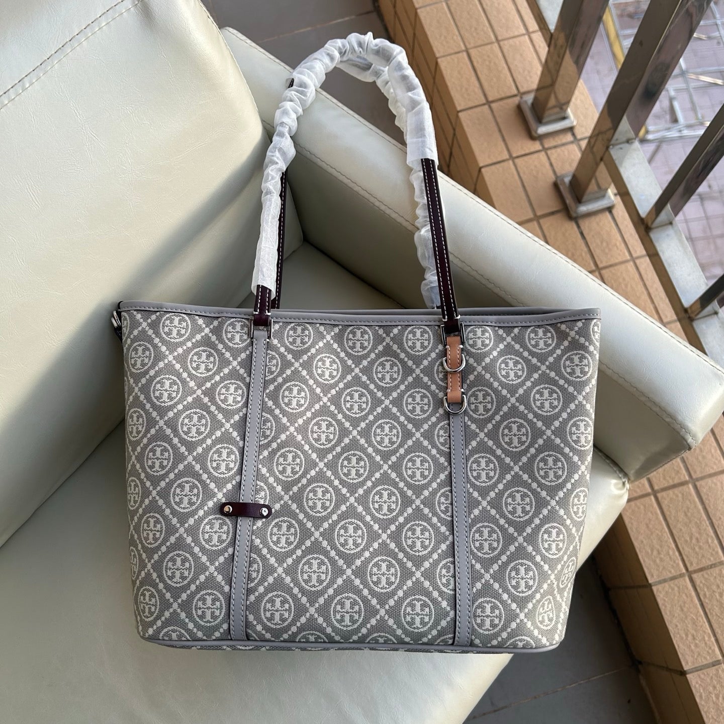 Authentic Tor* Bur*h TB Monogram Zip Tote Bag