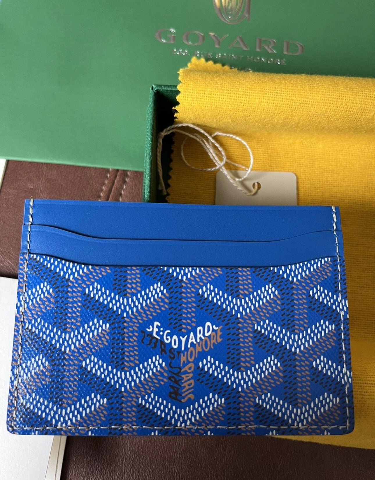 Card holder with Tappable NFC