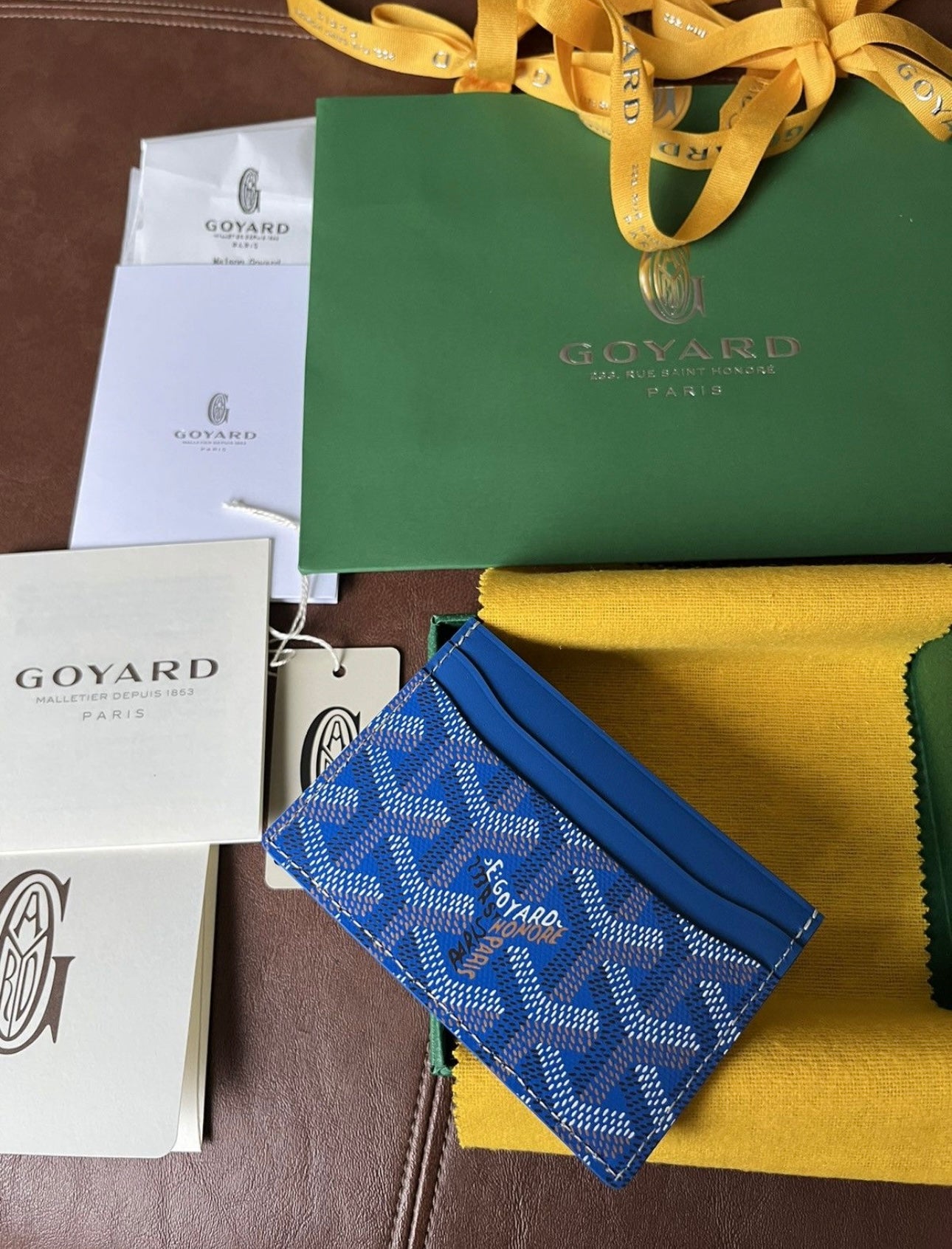 Card holder with Tappable NFC