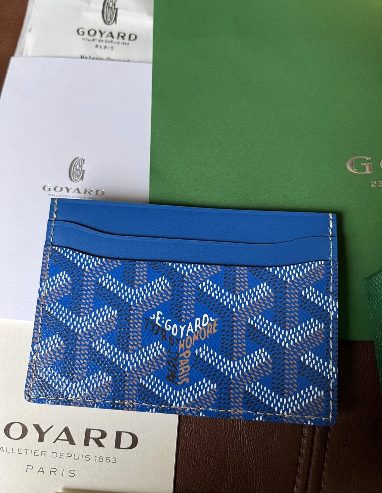 Card holder with Tappable NFC