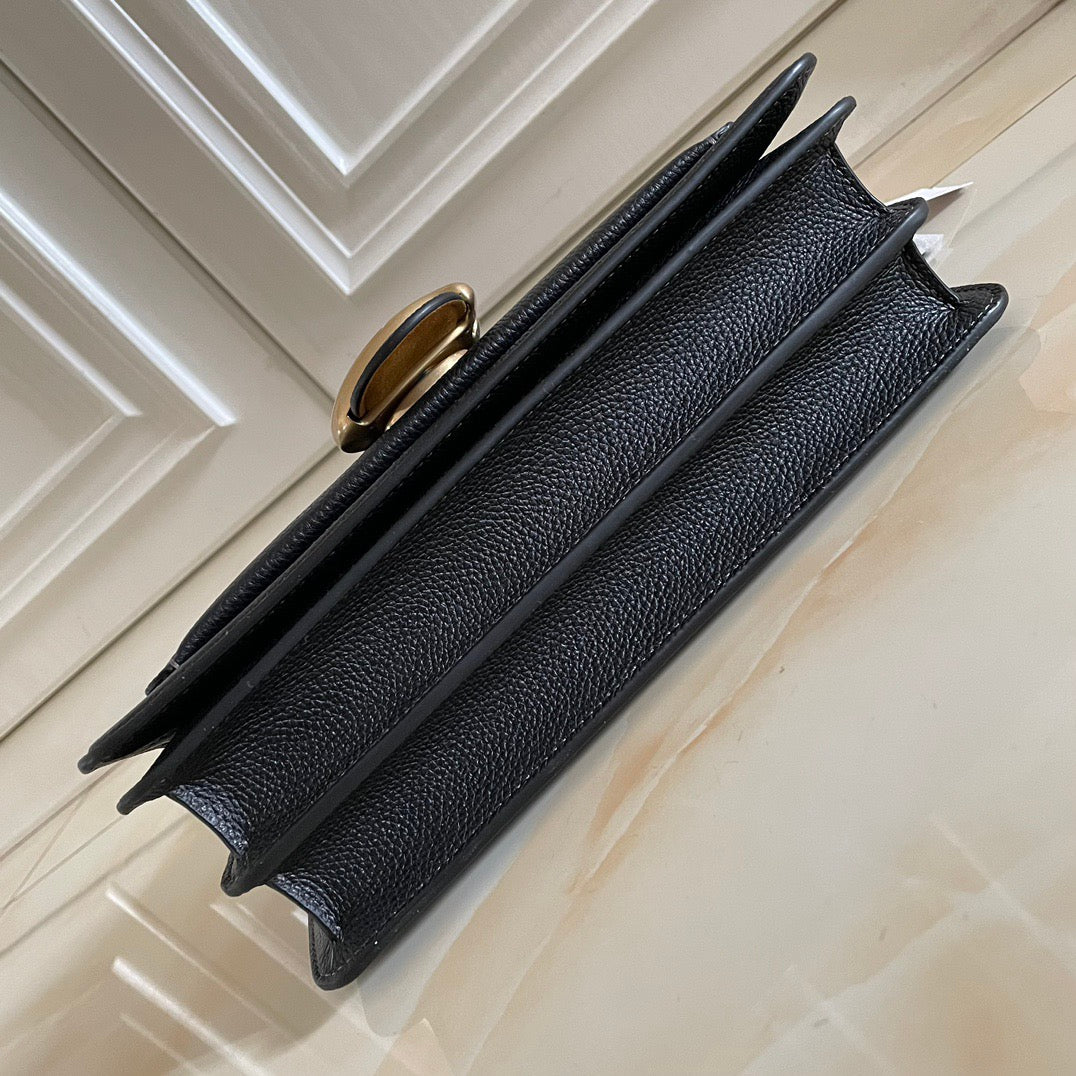 Authentic Co*ch
Women Polished Tabb* Pebble Leather
Shoulder Bag