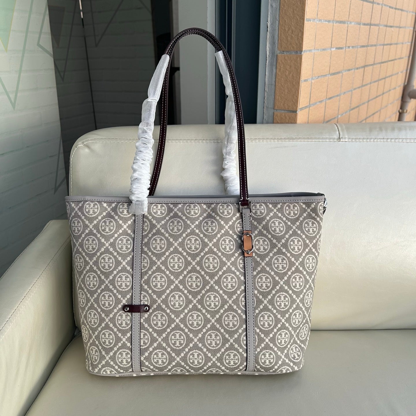 Authentic Tor* Bur*h TB Monogram Zip Tote Bag