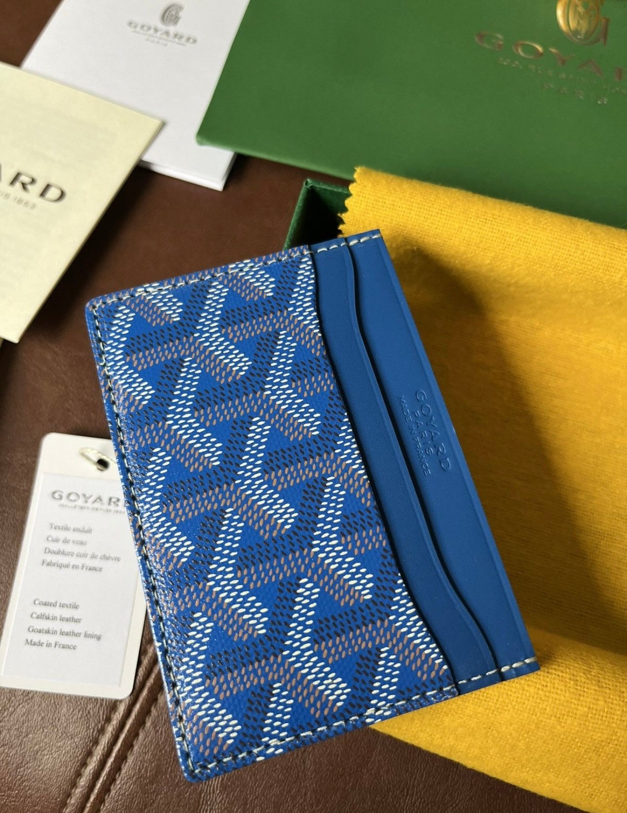 Card holder with Tappable NFC