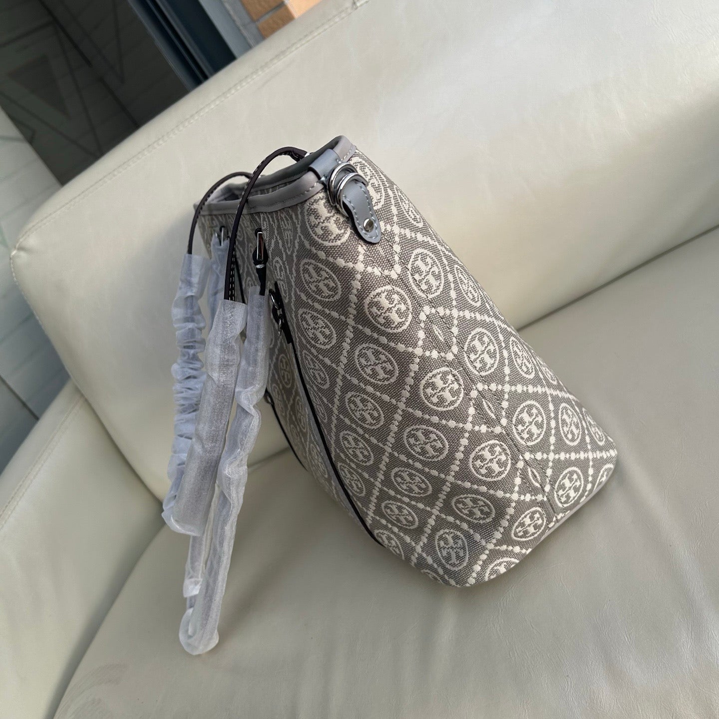 Authentic Tor* Bur*h TB Monogram Zip Tote Bag
