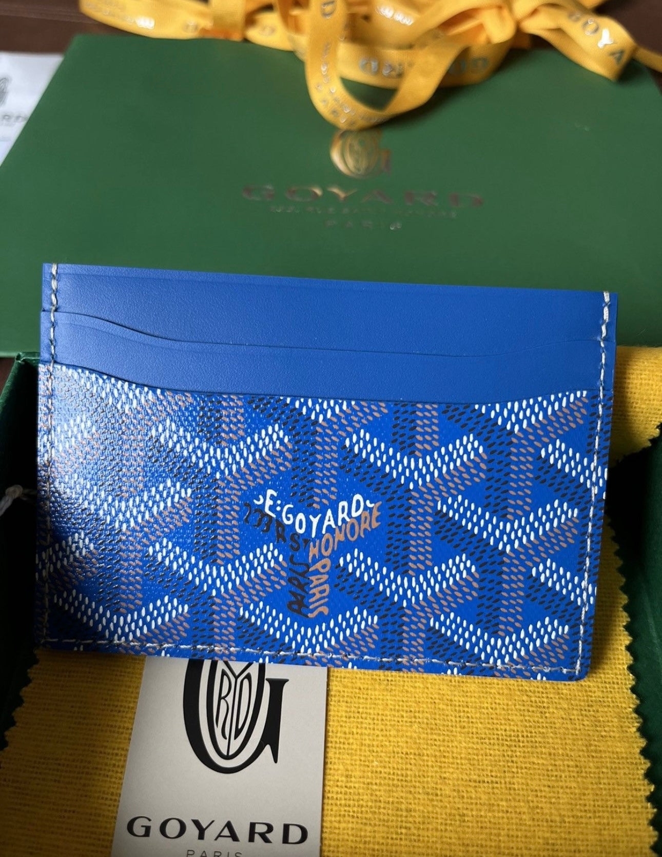 Card holder with Tappable NFC